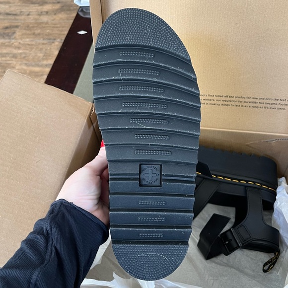 Dr. Marten BLAIRE HYDRO LEATHER PLATFORM STRAP SANDALS - Picture 3 of 4